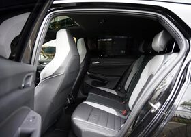 Фольксваген Golf GTE 2025 в Европе на Automoto.ua Черный Фольксваген Golf GTE, объемом двигателя 1.5 л и пробегом 10 тыс. км за 65086 $, фото 6 на Automoto.ua