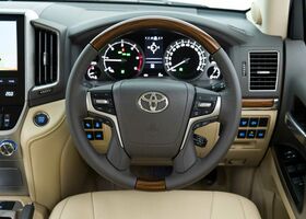 Toyota Land Cruiser 2017 на тест-драйве, фото 12