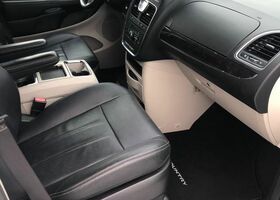 Крайслер Town & Country, об'ємом двигуна 3.61 л та пробігом 223 тис. км за 12289 $, фото 11 на Automoto.ua