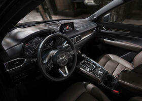 Інтер'єр салону нової Mazda CX-5 2021