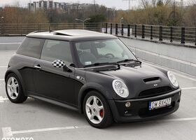 Мини John Cooper Works, объемом двигателя 1.6 л и пробегом 165 тыс. км за 6156 $, фото 2 на Automoto.ua