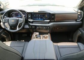 Шевроле Сильверадо 2024 в Европе на Automoto.ua Черный Шевроле Сильверадо, объемом двигателя 6.16 л и пробегом 30 тыс. км за 93702 $, фото 9 на Automoto.ua