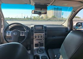 Ниссан Патфайндер 2007 в Европе на Automoto.ua Серебряный Ниссан Патфайндер, объемом двигателя 2.49 л и пробегом 250 тыс. км за 5490 $, фото 14 на Automoto.ua