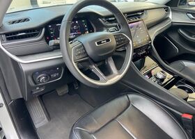 Джип Гранд Чероки 2023 в Европе на Automoto.ua Серый Джип Гранд Чероки, объемом двигателя 2 л и пробегом 29 тыс. км за 65386 $, фото 3 на Automoto.ua