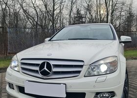Мерседес Ц-Класс 2009 в Европе на Automoto.ua Белый Мерседес Ц-Класс, объемом двигателя 1 л и пробегом 213 тыс. км за 37900 $, фото 3 на Automoto.ua