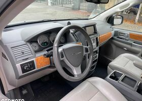 Крайслер Town & Country, об'ємом двигуна 3.95 л та пробігом 191 тис. км за 7883 $, фото 14 на Automoto.ua