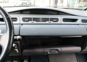 Рено Гранд Еспейс 2002 у Європі на Automoto.ua Синій Рено Гранд Еспейс, об'ємом двигуна 2 л та пробігом 330 тис. км за 2184 $, фото 14 на Automoto.ua