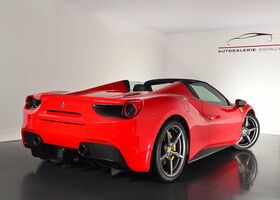 Красный Феррари 488, объемом двигателя 3.9 л и пробегом 36 тыс. км за 263617 $, фото 5 на Automoto.ua