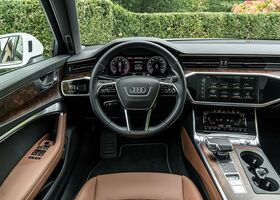 Салон обновленной Audi A6 2022