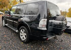 Міцубісі Паджеро 2011 у Європі на Automoto.ua Чорний Міцубісі Паджеро, об'ємом двигуна 3.2 л та пробігом 248 тис. км за 12613 $, фото 3 на Automoto.ua