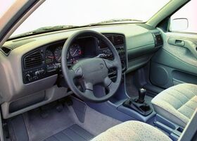 Фольксваген Пассат (все), Седан 1988 - 1996 (B3, B4) 2.0 i 16V MT (136 Hp)