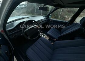 Мерседес 200 1988 в Европе на Automoto.ua Белый Мерседес 200, объемом двигателя 1.98 л и пробегом 196 тыс. км за 8841 $, фото 14 на Automoto.ua