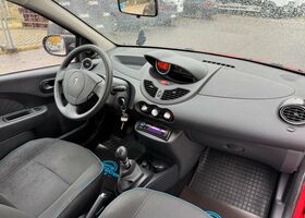 Рено Твинго 2012 в Европе на Automoto.ua Красный Рено Твинго, объемом двигателя 1.15 л и пробегом 50 тыс. км за 4999 $, фото 29 на Automoto.ua