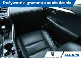 Лексус НХ, объемом двигателя 2 л и пробегом 199 тыс. км за 18575 $, фото 8 на Automoto.ua