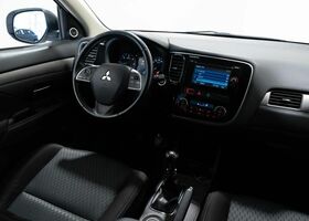 Мицубиси Аутлендер 2015 в Европе на Automoto.ua Белый Мицубиси Аутлендер, объемом двигателя 2.27 л и пробегом 131 тыс. км за 17515 $, фото 15 на Automoto.ua