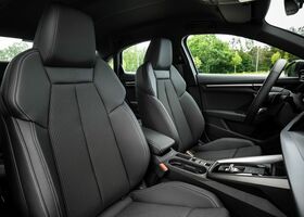 Интерьер салона Audi A3 2022