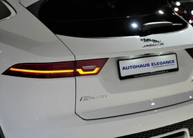 Белый Ягуар E-Pace, объемом двигателя 2 л и пробегом 49 тыс. км за 35926 $, фото 11 на Automoto.ua