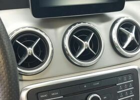 Мерседес ГЛА-Клас 2017 у Європі на Automoto.ua Зелений Мерседес ГЛА-Клас, об'ємом двигуна 1 л та пробігом 101 тис. км за 18645 $, фото 11 на Automoto.ua