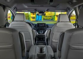Три ряда сидений в салоне Honda Odyssey 2021