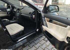 Мерседес Ц-Класс 2008 в Европе на Automoto.ua Черный Мерседес Ц-Класс, объемом двигателя 1 л и пробегом 227 тыс. км за 28500 $, фото 22 на Automoto.ua