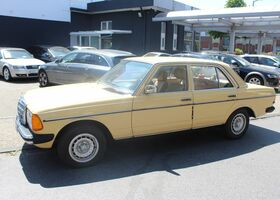 Мерседес 200 1983 в Европе на Automoto.ua Оранжевый Мерседес 200, объемом двигателя 1.97 л и пробегом 160 тыс. км за 8273 $, фото 4 на Automoto.ua