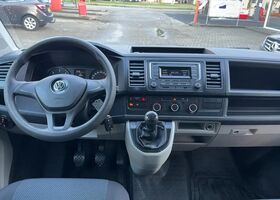 Фольксваген Transporter T6 2016 у Європі на Automoto.ua Чорний Фольксваген Transporter T6, об'ємом двигуна 1.97 л та пробігом 129 тис. км за 21072 $, фото 7 на Automoto.ua
