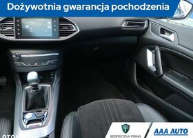 Пежо 308, об'ємом двигуна 1.2 л та пробігом 133 тис. км за 7991 $, фото 8 на Automoto.ua