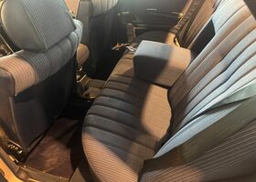 Мерседес 200 1984 в Европе на Automoto.ua Серебряный Мерседес 200, объемом двигателя 2 л и пробегом 138 тыс. км за 16318 $, фото 14 на Automoto.ua