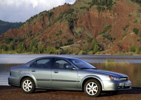Шевроле Еванда, Седан 2004 - 2006 2.0 i 16V MT (131 Hp)