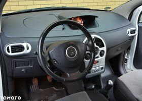 Рено Модус 2009 в Европе на Automoto.ua Белый Рено Модус, объемом двигателя 1 л и пробегом 171 тыс. км за 12800 $, фото 14 на Automoto.ua