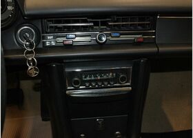 Мерседес 200 1975 у Європі на Automoto.ua Помаранчевий Мерседес 200, об'ємом двигуна 1.97 л та пробігом 111 тис. км за 30495 $, фото 14 на Automoto.ua