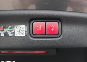 Мерседес Ц-Клас 2025 у Європі на Automoto.ua Сірий Мерседес Ц-Клас, об'ємом двигуна 1 л та пробігом 5 тис. км за 73463 $, фото 22 на Automoto.ua