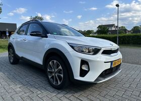 Белый Киа Stonic, объемом двигателя 1 л и пробегом 132 тыс. км за 17189 $, фото 4 на Automoto.ua