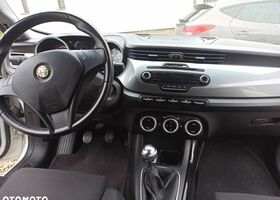 Альфа Ромео Giulietta, об'ємом двигуна 1.37 л та пробігом 125 тис. км за 7970 $, фото 14 на Automoto.ua