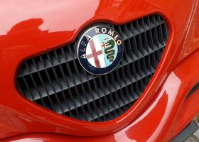 Красный Альфа Ромео Спайдер, объемом двигателя 1.97 л и пробегом 170 тыс. км за 15054 $, фото 2 на Automoto.ua