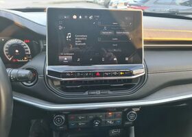 Джип Компас 2021 в Европе на Automoto.ua Синий Джип Компас, объемом двигателя 1.33 л и пробегом 39 тыс. км за 19653 $, фото 10 на Automoto.ua