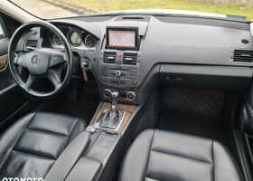 Мерседес Ц-Класс 2009 в Европе на Automoto.ua Белый Мерседес Ц-Класс, объемом двигателя 1 л и пробегом 213 тыс. км за 37900 $, фото 39 на Automoto.ua