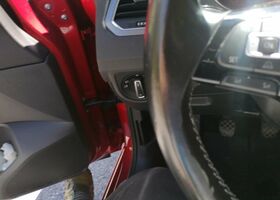 Красный Фольксваген Гольф Спортсван, объемом двигателя 1.6 л и пробегом 110 тыс. км за 13455 $, фото 9 на Automoto.ua