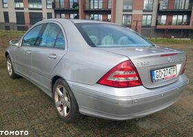 Мерседес Ц-Класс 2004 в Европе на Automoto.ua Серый Мерседес Ц-Класс, объемом двигателя 1 л и пробегом 260 тыс. км за 3229 $, фото 11 на Automoto.ua
