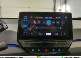 Фольксваген ID.3 2020 в Европе на Automoto.ua Белый Фольксваген ID.3, объемом двигателя 0 л и пробегом 146 тыс. км за 14762 $, фото 6 на Automoto.ua