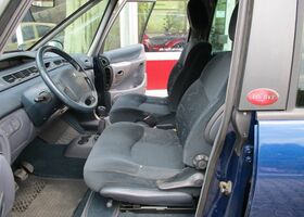 Рено Гранд Еспейс 2002 у Європі на Automoto.ua Синій Рено Гранд Еспейс, об'ємом двигуна 2 л та пробігом 330 тис. км за 2184 $, фото 11 на Automoto.ua