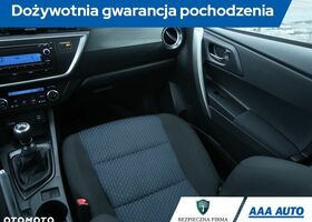 Тойота Аурис, объемом двигателя 1.6 л и пробегом 126 тыс. км за 9503 $, фото 8 на Automoto.ua