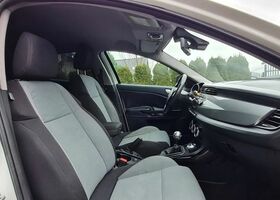 Альфа Ромео Giulietta 2011 у Європі на Automoto.ua Білий Альфа Ромео Giulietta, об'ємом двигуна 1 л та пробігом 200 тис. км за 6175 $, фото 22 на Automoto.ua