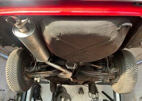 Мерседес 200 1983 в Европе на Automoto.ua Красный Мерседес 200, объемом двигателя 1.98 л и пробегом 222 тыс. км за 7831 $, фото 12 на Automoto.ua