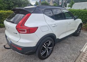 Білий Вольво XC40, об'ємом двигуна 1.97 л та пробігом 155 тис. км за 29859 $, фото 2 на Automoto.ua