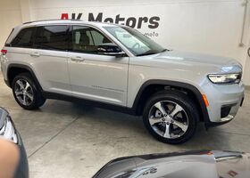 Джип Гранд Чероки 2023 в Европе на Automoto.ua Серый Джип Гранд Чероки, объемом двигателя 2 л и пробегом 29 тыс. км за 65386 $, фото 7 на Automoto.ua