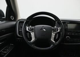 Чорний Міцубісі Outlander PHEV, об'ємом двигуна 2 л та пробігом 74 тис. км за 24552 $, фото 18 на Automoto.ua