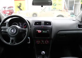 Фольксваген Поло 2009 у Європі на Automoto.ua Сірий Фольксваген Поло, об'ємом двигуна 1.39 л та пробігом 142 тис. км за 5781 $, фото 7 на Automoto.ua