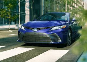 Огляд нового автомобіля Тойота Камрі 2022 з фото та відео