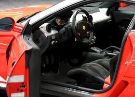 Красный Феррари 599 GTB, объемом двигателя 6 л и пробегом 4 тыс. км за 514239 $, фото 8 на Automoto.ua